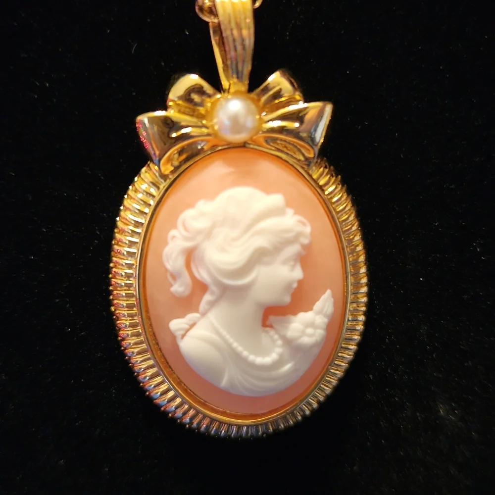 Vintage, Avon, Faux Pearl Cameo Necklace - Picture 7 of 7